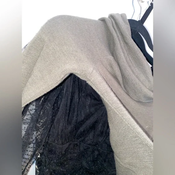 TOBI Off the Shoulder Bodycon Sweater Knit Dress - Picture 10 of 10